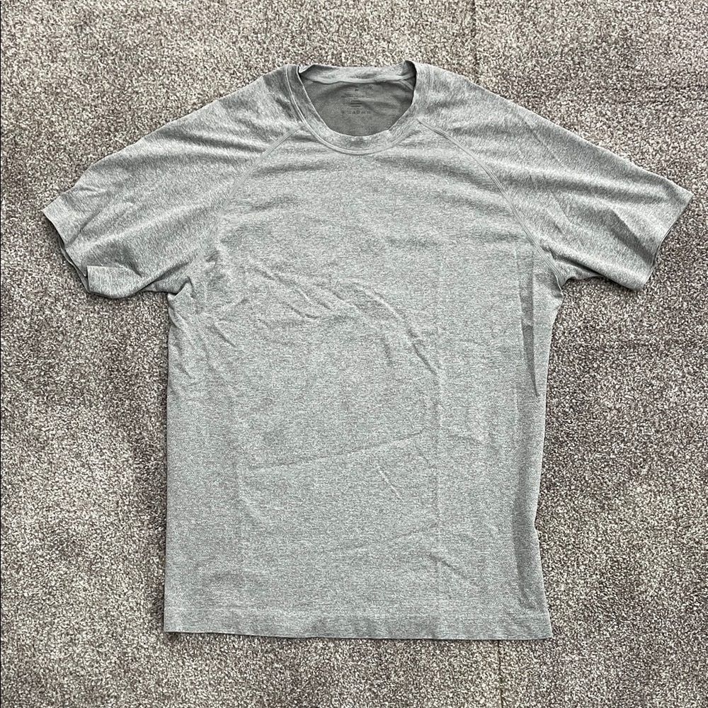 Fabletics Heather Gray Men's Short Sleeve Tee Training Day Tee